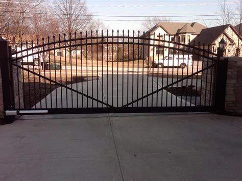 Single Arched Spear Top Aluminum Driveway Gate Cardinal Fence