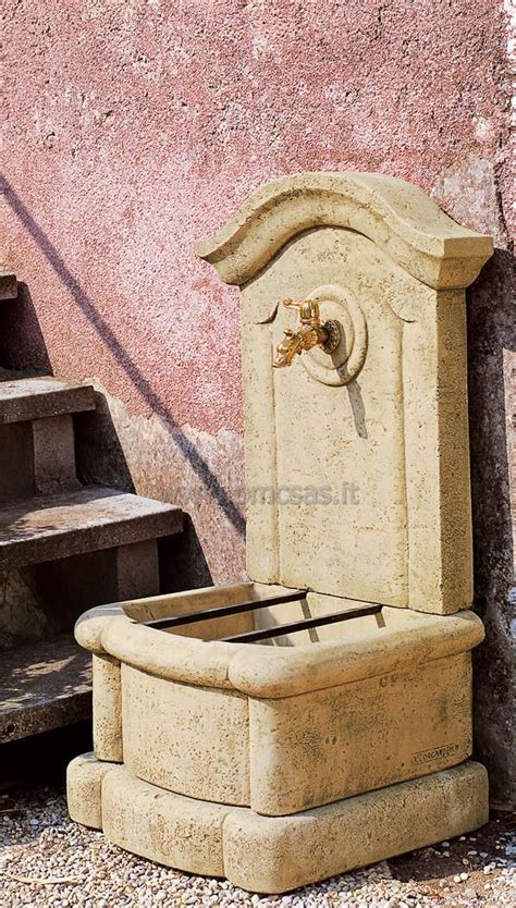 Componi la tua fontana scegliendo la vasca e aggiungendo ciò che più ti piace tra i rubinetti e gli accessori, oppure sceglineuna completa e arreda il tuo giardino o terrazzo! fontane a muro - pmc prefabbricati e arredo giardino