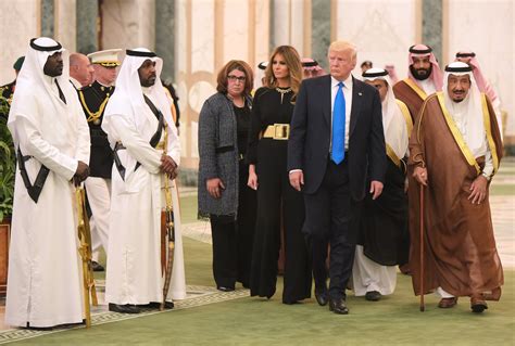 photos melania trump in saudi arabia without headscarf