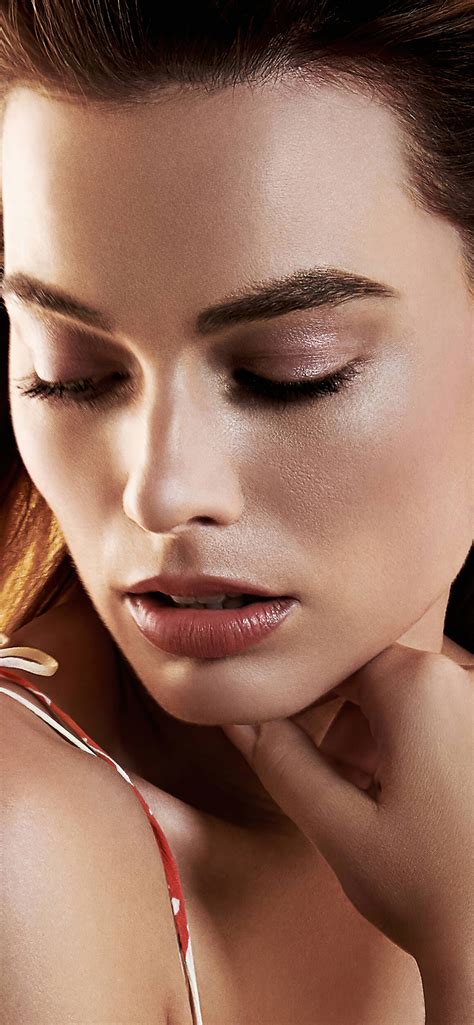 X Margot Robbie Face Closeup K Iphone XS MAX HD K Wallpapers