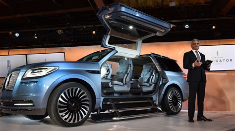 Lincoln Debuts Navigator Concept With Gull Wing Doors