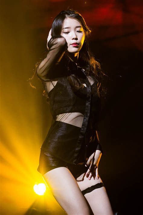 Iu Drops Jaws With This Absolutely Hot Outfit Daily K Pop News Erofound