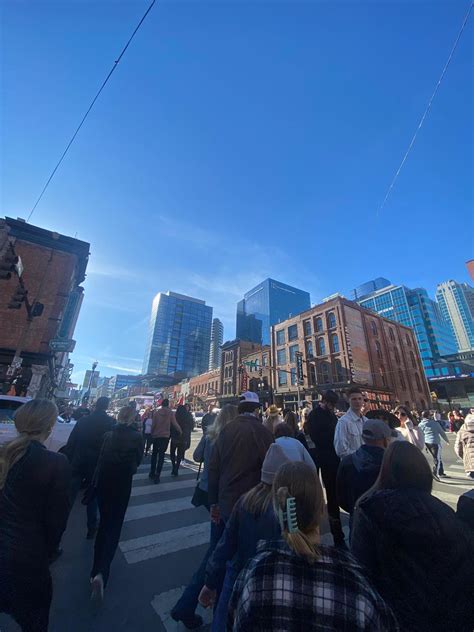 Liz in Nashville! – Saint-Denis Tripping around the world