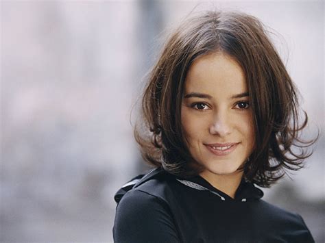 Wallpaper India 30 French Singer Alizee Beautiful Girl Hd Wallpapers