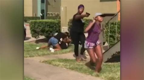 Texas Mom Pulls Gun On Teen Girl Amid Daughters Brawl Video Shows
