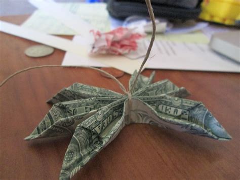 To fold this christmas star, you'll need 1. Origami Money Flower (How To) | Origami money flowers ...