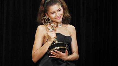 Zendaya Makes History At The Emmy Awards Sbs Nitv