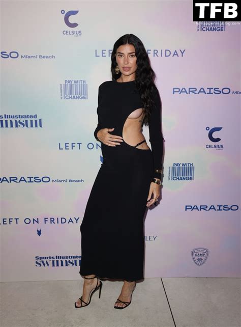 Nicole Williams English Shows Off Her Sideboob At The Sports Illustrated Swimsuit Runway Show
