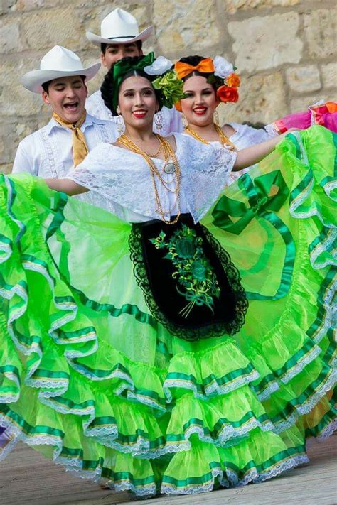 Stunning Folklorico Dancers Quinceanera Dresses Mexican Charra
