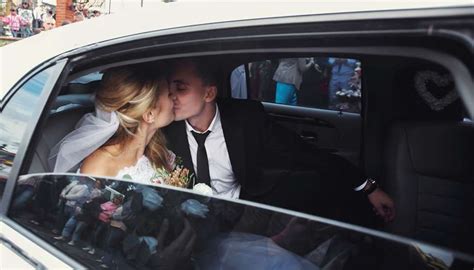 Tips For Choosing A Limo Service For Your Wedding Backstage Limousine