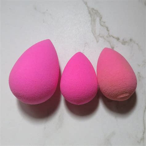 It takes a little getting used to and a different technique than a traditional beauty blender does, but. Makeup With Maggie 773: Beauty Blender Review (And a $1 ...