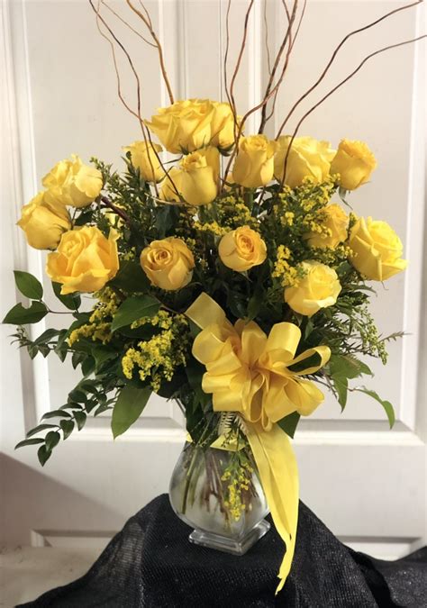 24 Yellow Rose Bouquet 290