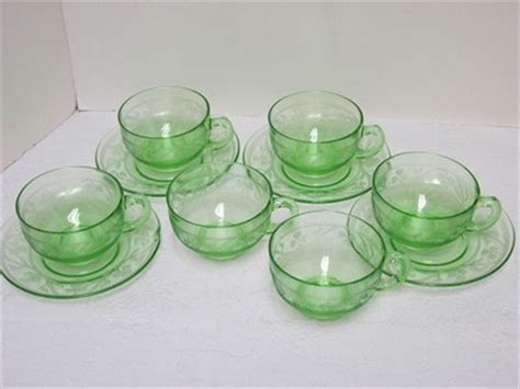VINTAGE HAZEL ATLAS GREEN CLOVERLEAF DEPRESSION GLASS CUPS SAUCERS