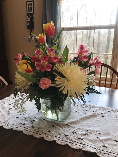 The company offers gifts for every occasion, including fresh flowers and a selection of plants, gift baskets, gourmet foods, confections, candles, balloons and stuffed animals. 1-800-Flowers.com Reviews - 996 Reviews of 1800flowers.com ...