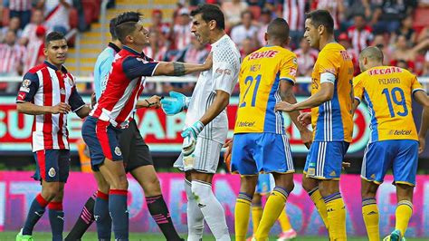 Las Chivas Contra Los Tigres La Gran Final De La Liga Mx Vpro Sports