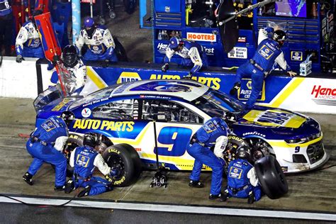 What Is A Pit Stop In Nascar What Happens During Pit Stops