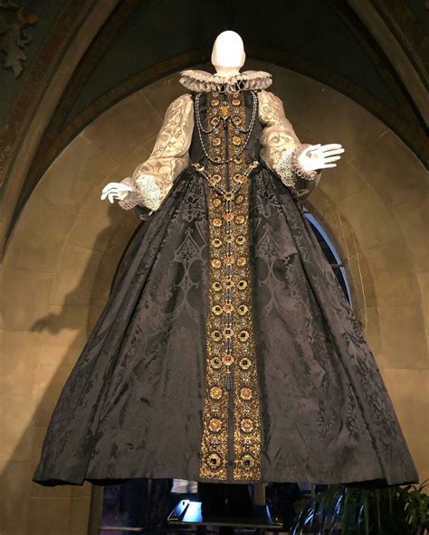 Costume From Mary Queen Of Scots Historical Dresses Renaissance Fair