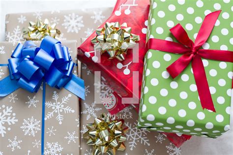 Pile Of Wrapped Christmas Ts — Photo — Lightstock