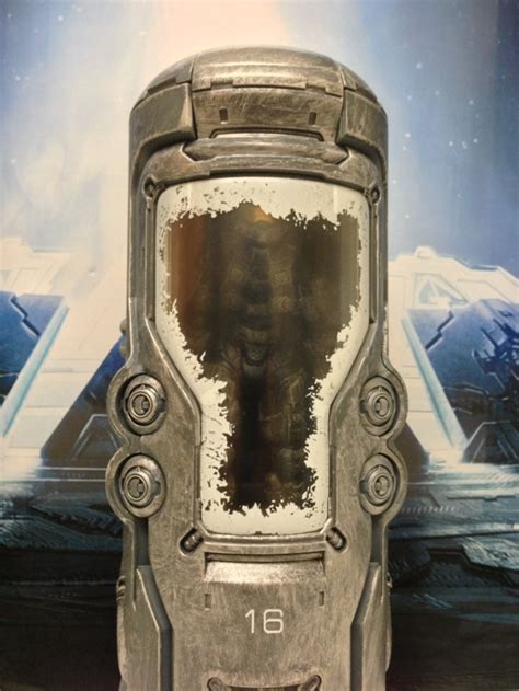 Halo 4 Cryo Tube With Frozen Master Chief Figure Mcfarlane Toys 2012