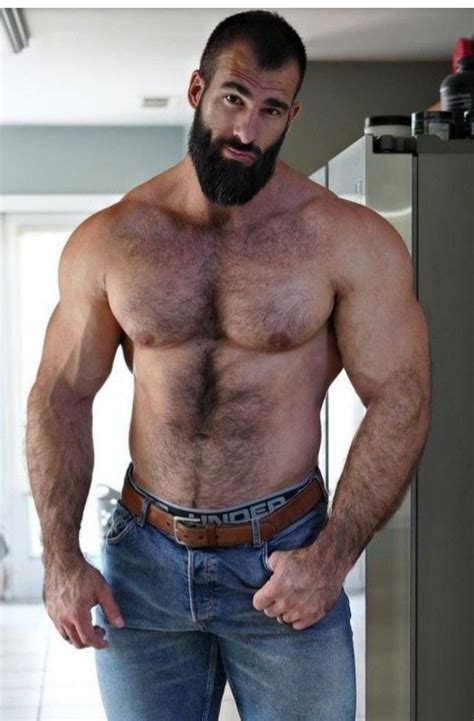 Pin By Bis Uteria On Perfecto Man Handsome Bearded Men Bearded Men Men With Grey Hair