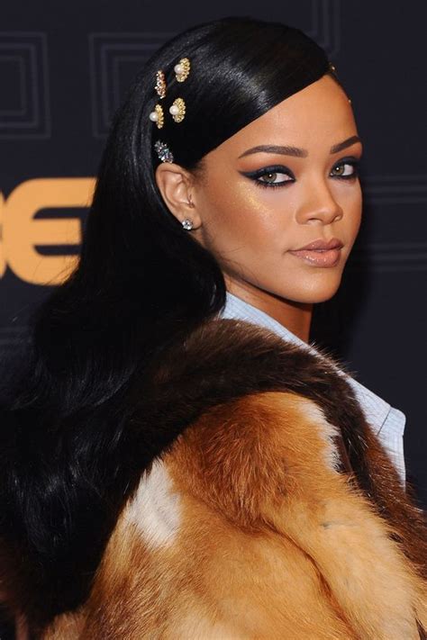 20 Rihanna Hairstyles Celebrity Hairstyles With Pictures Rihanna