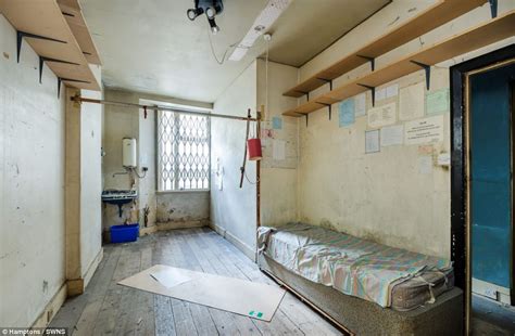 1 bedroom flat for sale. 'Uninhabitable' one-bedroom flat in Kensington sells for ...