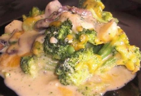 Broccoli casserole by paula deen is a perfect combination of broccoli, mayonnaise or sour cream, cream of mushroom soup, sharp cheddar cheese, and crushed crackers. FANTASTIC Paula Deen's Broccoli Casserole - mmmBuzz