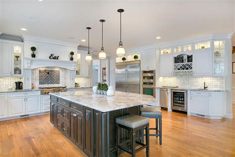Fine kitchen cabinets is conveniently located right outside of new york city, in nearby new jersey. Elegant Luxe Kitchen Springfield New Jersey by Design Line Kitchens | Two tone kitchen cabinets ...