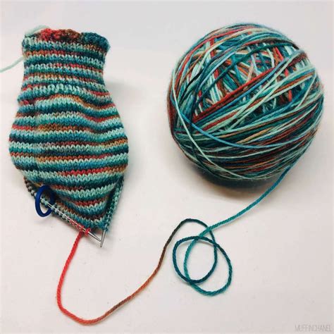 How To Knit Socks On 9 Inch Circular Needles In 2020 Knitting Sock