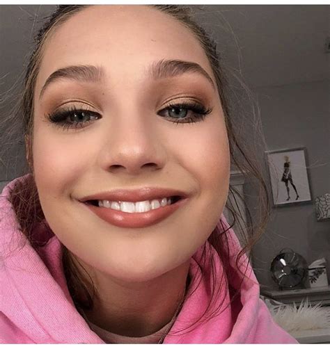 pin by 𝓜𝓪𝓬𝓲𝓮 on makeup looks maddie ziegler makeup looks cheer photography