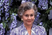 Joan Plowright in Dennis the Menace (age about 63-64) | Joan plowright ...