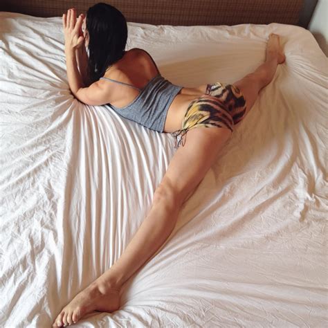 Bed Bed Sheet Bedding Leg Beauty Porn Pic Eporner