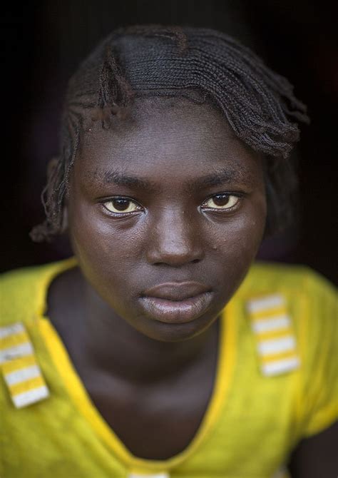 majang tribe woman with traditional hairstyle kobown ethiopia traditional hairstyle tribes