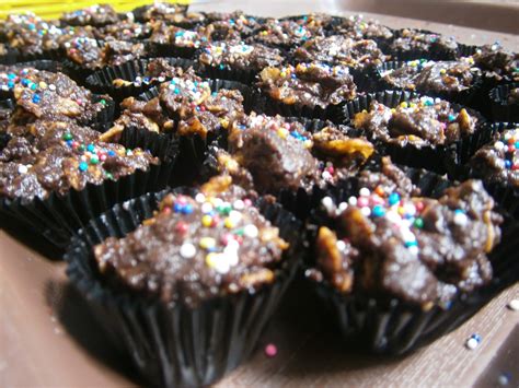 Jumpa resepi biskut cornflakes rangup, sedap, mudah sukat guna cawan. Blog Cik Miela: Resepi Cornflakes Coklat
