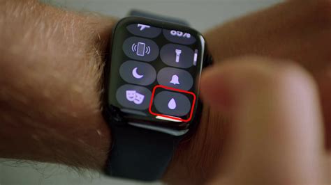 Is there a way to get water out of iphone? 2021 Turn Digital Crown to Unlock Apple Watch and Eject ...