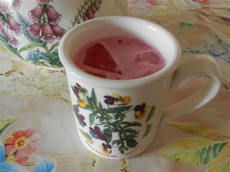 It consists of evaporated milk or condensed milk flavoured with rose syrup (rose cordial), giving it a pink colour. Taste of Love: Air Bandung Soda Melambai