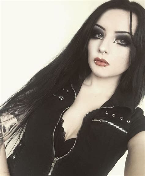 Gothic Girl Gothic Beauty Gothic Hairstyles Goth Beauty