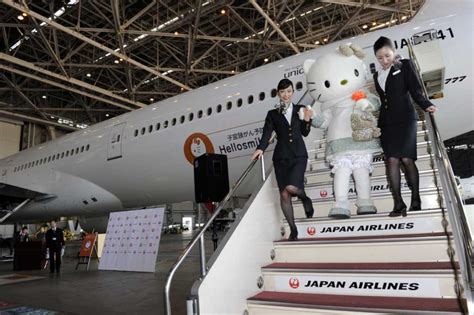 Japan Airlines Debuts Hello Kitty Boeing 777