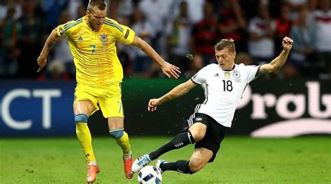 منتخب ألمانيا لكرة القدم، الملقب بالمانشافت، هو ممثل ألمانيا الرسمي في رياضة كرة القدم. موعد والقناة الناقلة ومعلق مباراة ألمانيا وأوكرانيا اليوم ...