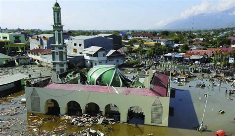 Earthquake Indonesia Tsunami Indonesia Earthquake Tsunami Toll Reaches 832 Military Deployed