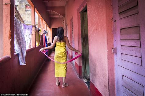 Inside Sonagachi Asia S Largest Red Light District With Hundreds Of Brothels Daily Mail Online