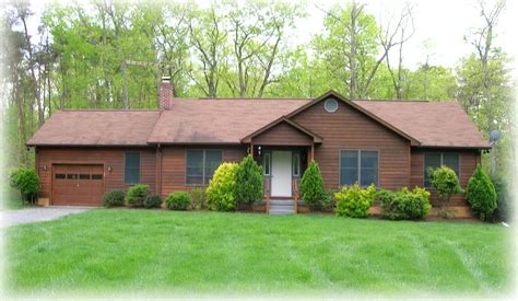 Instagram / briggsfreeman the ranch home is a style of architecture that originated in america in the early 20th century. Front Yard Design for Ranch Style Homes - HomesFeed