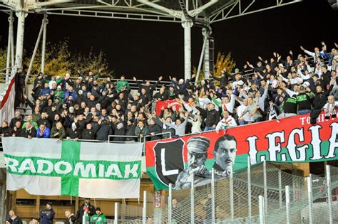 Zobacz, jak bawili się kibice zdjęcia to był już przedostatni mecz w tym sezonie na stadionie przy ul. Korona Kielce - Legia Warszawa - Kibice.net