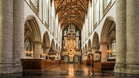 Bezoek de Grote of St.-Bavokerk in het centrum van Haarlem