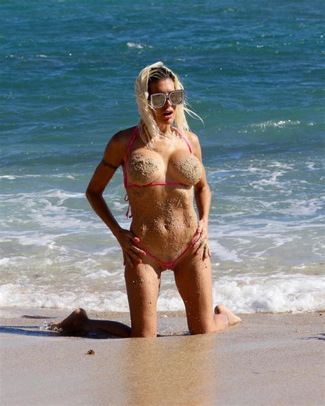 Angelique Morgan S Big Nude Tits On Waikiki Beach Hawaii The Fappening