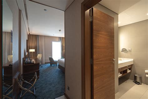 Review Hilton Garden Inn Dubai Al Jadaf King Room Suitesmile