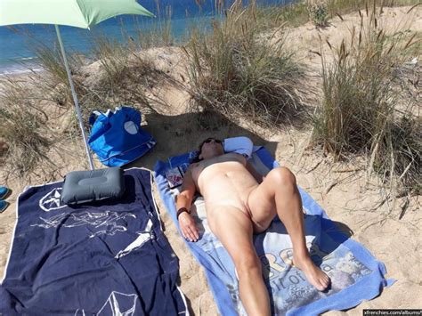 Amatrices Seins Nus La Plage Femme Topless Beach