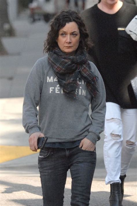 Those in the royal box on centre court also included nhs fundraiser sir tom moore's daughter. Sara Gilbert Street Style - Shopping in Beverly Hills 01 ...