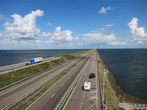 Deze topografische kaart 09h is samengesteld met 1:25.000 data van het kadaster en geeft een zeer gedetailleerd beeld van de omgeving zwin. Afsluitdijk (Den Oever) - 2019 All You Need to Know BEFORE ...