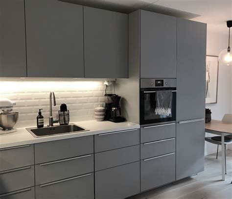 Today, we are bringing to you 15 modern scandinavian kitchen designs that may inspire you to the scandinavian style leaves the impression of neatness, comfort and charm, so why not trying to. Scandinavian grey kitchen | Kitchen room design, Modern ...